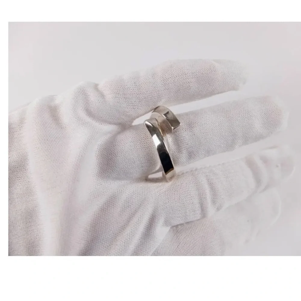 Bottega Veneta Twisted Silver Band